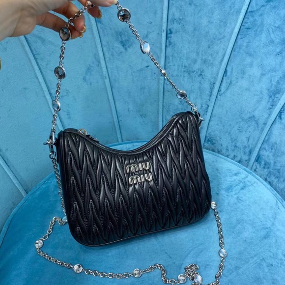 Miu Miu pleated crystal chain bag - Picture 3 of 8